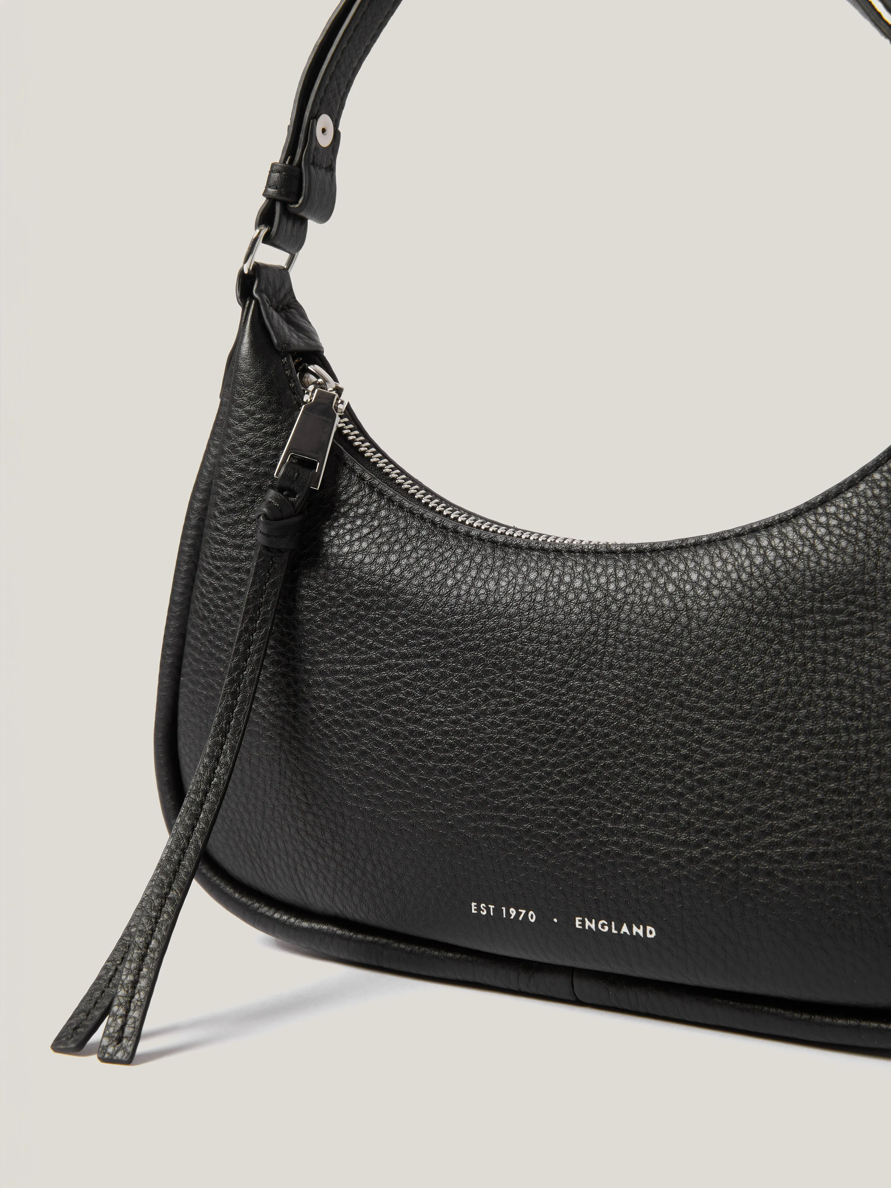 Leather Crescent Shoulder Bag | Black