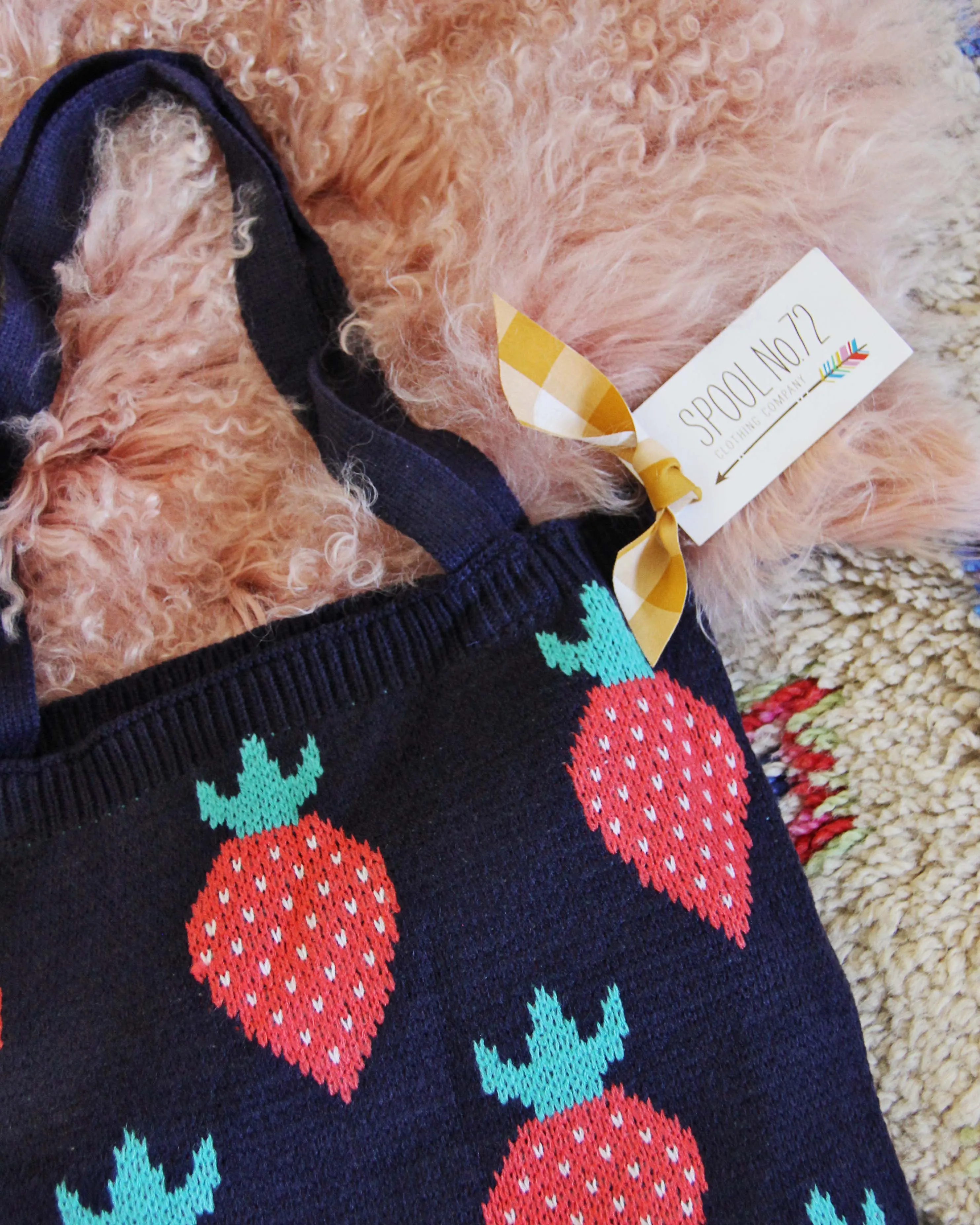 Sweater Knit Tote in Strawberry